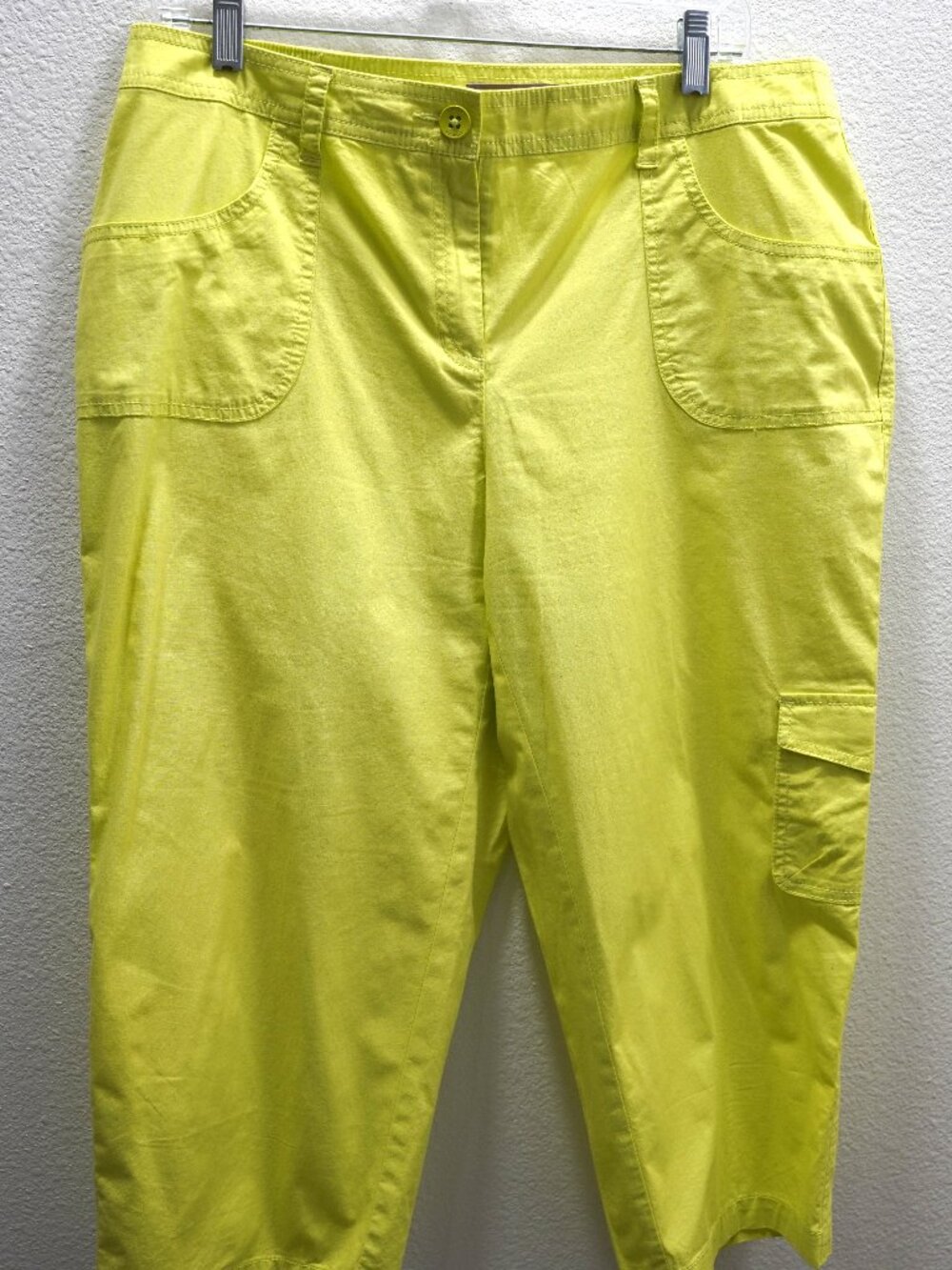 Chico'c Soft Lime Green Cargo Crop Pants size 1.5